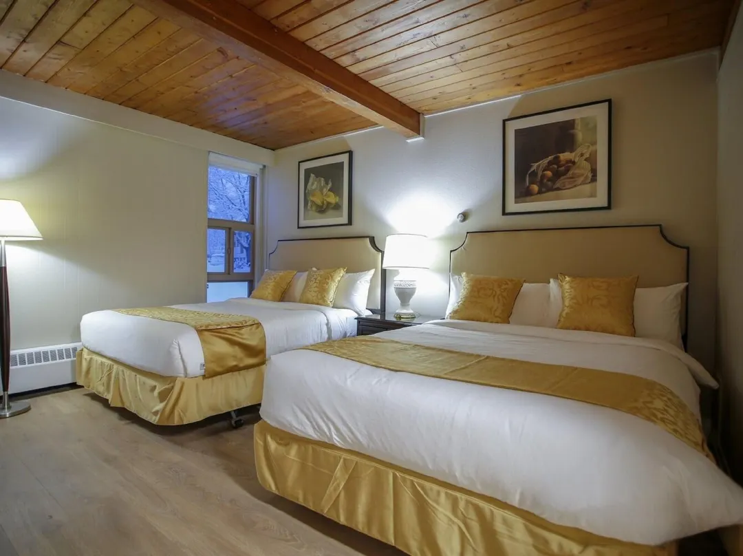Grizz Hotel - Revelstoke