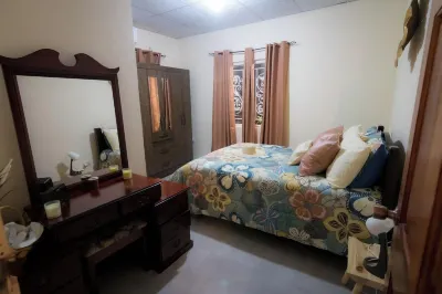 Casa Cicada at 18 Cicada Drive Hoteles cerca de Shop Therapy TT