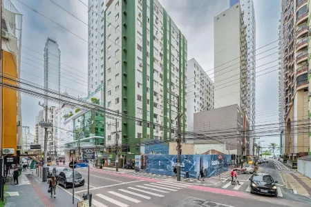 Apts. 2 Minutes from the Beach Balneário Camboriú/SC - Eac Отели рядом с достопримечательностью «Balaroti Camboriú»