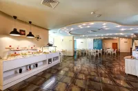 Palm Beach Hotel - All Inclusive with Free Beach Package & Private Beach Hotels in Zlatni pjasătsi