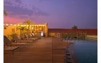 Quest Hotel Simpang Lima - Semarang by Aston - Swimmingpools