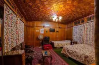 Houseboat Lily of Nageen