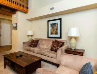 Clean and cozy loft! Right at Mountain Inn!