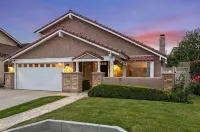 Poolside Bliss- 4BR Upscale Tierrasanta Getaway Hotels in Miramar / Kearny Mesa