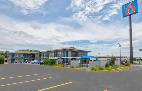阿肯色州瓊斯伯勒 6 號汽車旅館