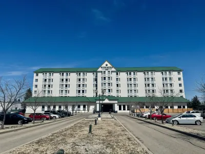 Divya Sutra Plaza and Conference Centre Calgary Airport Hotels near University of Lethbridge Calgary Campus