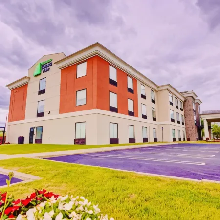 Holiday Inn Express & Suites CHESTER-MONROE-GOSHEN by IHG