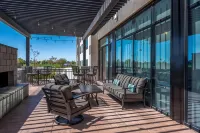 Holiday Inn Express & Suites Gilbert – Mesa Gateway Airport