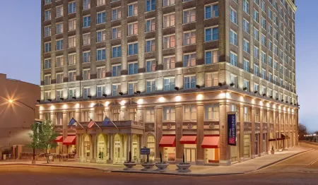Hilton Garden Inn Jackson Downtown Отели рядом с достопримечательностью «Государственный университет Джексон»
