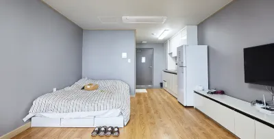 Gijang Riverside Pension 新坪小公園附近的飯店