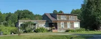 100% Restored Large Farmhouse in the Hub of Stowe with Soaking Tub - 3-Star
