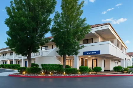 Motel 6 Thousand Oaks, CA Отели рядом с достопримечательностью «Fertility & Surgical Associates of California»