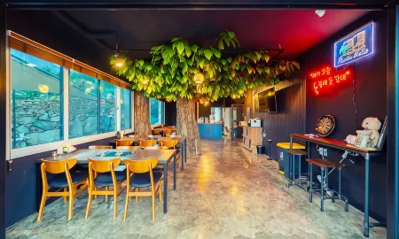 Geoje Island Limba Balis Pension Отели рядом с достопримечательностью «Historic Park of Geoje POW Cam»