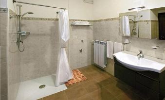 Serene Abruzzo Retreat with Mountain Views