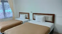 Ocean Hotel Các khách sạn ở Tanjung Pandan