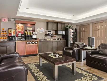 Super 8 by Wyndham Saskatoon Near Saskatoon Airport Отели рядом с достопримечательностью «Университет Саскачевана»