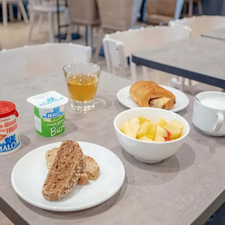 B&B Hotel Toulon Centre Gare Отели рядом с достопримечательностью «Паром Тоулон»