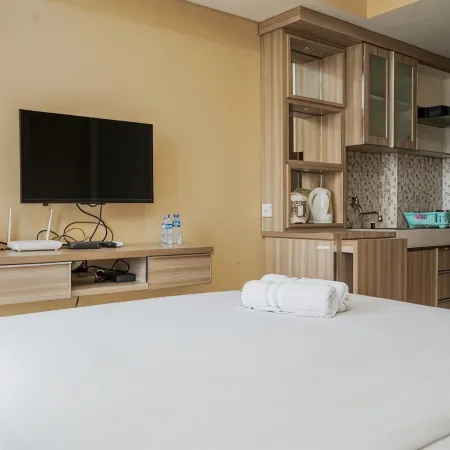 Modern and Relax Studio Room at Serpong Greenview Apartment by Travelio