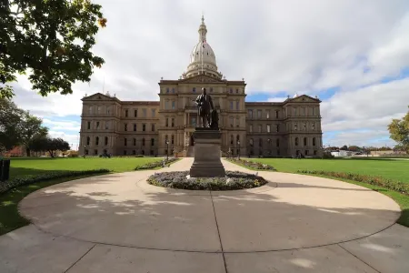 Modern 3BR Near Downtown & MSU Отели рядом с достопримечательностью «Lansing South Church of the Nazarene»