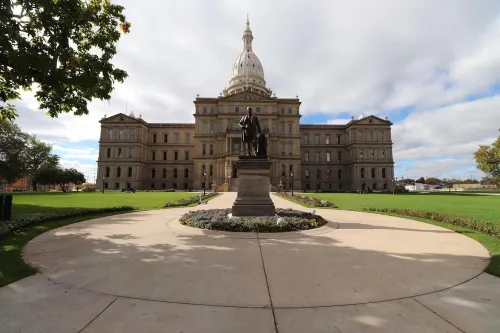 Modern 3BR Near Downtown & MSU