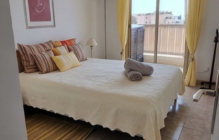 F2 New Bright Beautiful Near Sea Airport and Amenities AC Wifi Terrace Garage