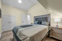 Brand-New Cozy & Spacious 2 Bed/1 Full Bathroom Laneway House UBC Extended Learning周辺のホテル