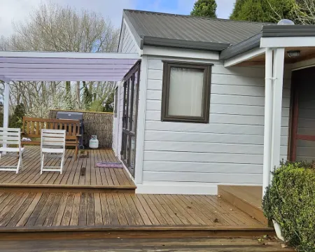 Farm House close to town Hoteles en Pukekohe