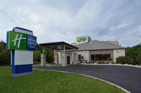 Holiday Inn Express & Suites WATERVILLE - NORTH by IHG