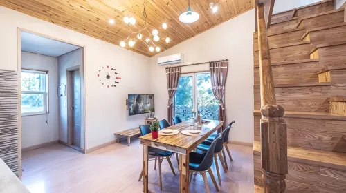 Seogwipo Jeju Woori House Pension - Bungalows