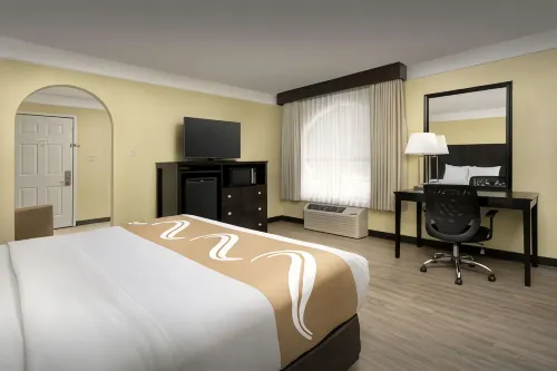 Quality Inn & Suites Gallup I-40 Exit 20 - Pools