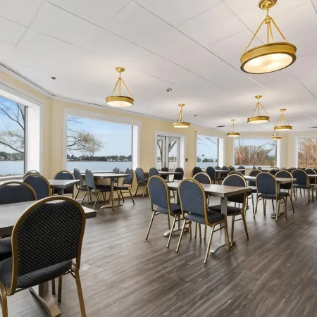 Lakeside Inn