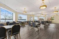 Lakeside Inn - parking