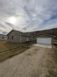 Salmon Riverfront HomeSalmon, Challis & Gold Bug.  Fishing from Back Yard. - 3 tähden