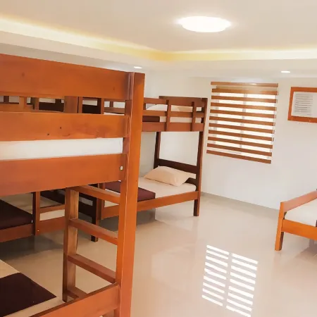 TJM Hot Spring Villa 1, a spacious 5-bedroom, with WiFi, AC in serene Los Baños