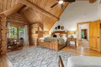 Nashville Lux Lodge• Private Pickleball Ct• Hot Tub• Game Rm Fire Pit• 5Br 5BA - 4-Star
