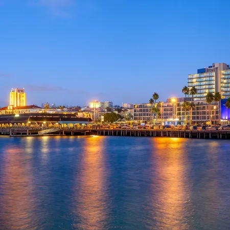 Wyndham San Diego Bayside Отели рядом с достопримечательностью «Музей-авианосец «Мидуэй»»