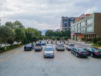 Huaqi International Hotel - Parking