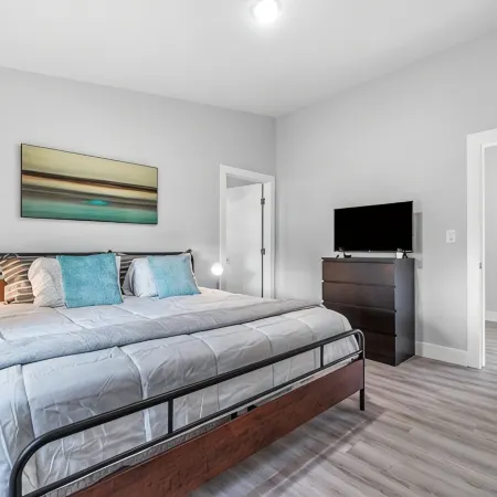 Beautiful Home Close to Beach and Atlantic Ave. Jacuzzi, Plunge Pool!