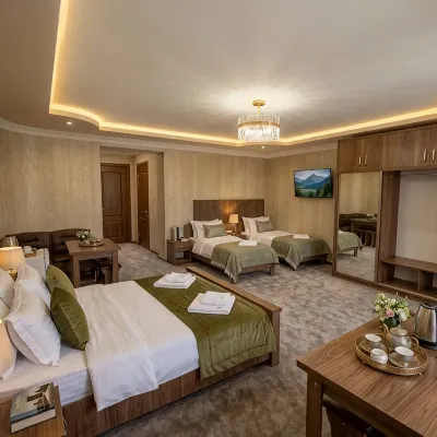 TUTTO PASSA HOTEL TBİLİSİ Hotels near مسرح رستافلي