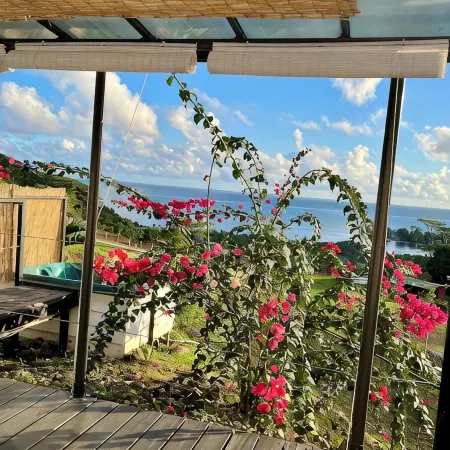 Bungalow with magnificent lagoon and mountain views, in a natural setting