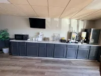 Super 8 by Wyndham Macomb - breakfast