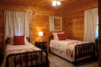 Charming 3-bedroom cabin with a view, AC/wifi located near Mountain View