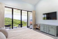 Oceanview 4-bedroom house w/ pool in Playa Hermosa, Guanacaste