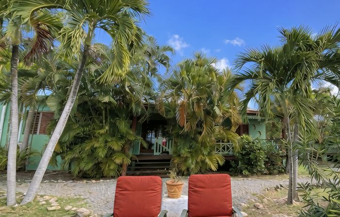 The Greenside Cottages - Private Tropical Garden - Residential Area 5 Mins from the Beach