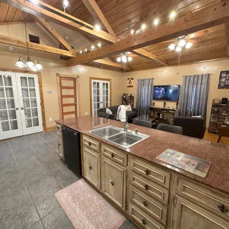 Chez le Fleur: A Cozy 2 Bedroom Home with Patio, Fenced Yard & Wi-Fi Min to I-10 Отели в г. Скотт
