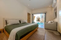 Designer Retreat in Centro Heated Pool & Views - Villas