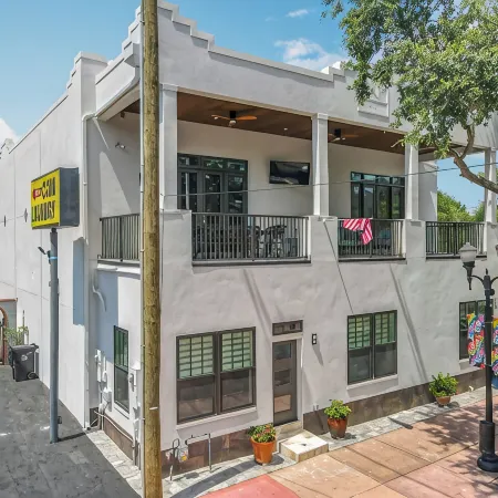 Amazing Walkability, Thornton Park suburb of Downtown Orlando walk to everything Отели рядом с достопримечательностью «Парк Лейк-Эола»