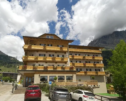 Hotel Colfosco Hotels in Siror