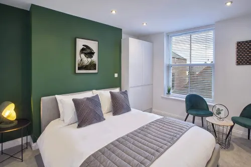 Host & Stay | Apartment Two, Hudsons Yard House - Homestays