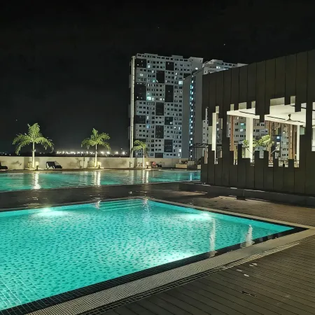 Royal Comfort Suite Meritus (near swimming pool)